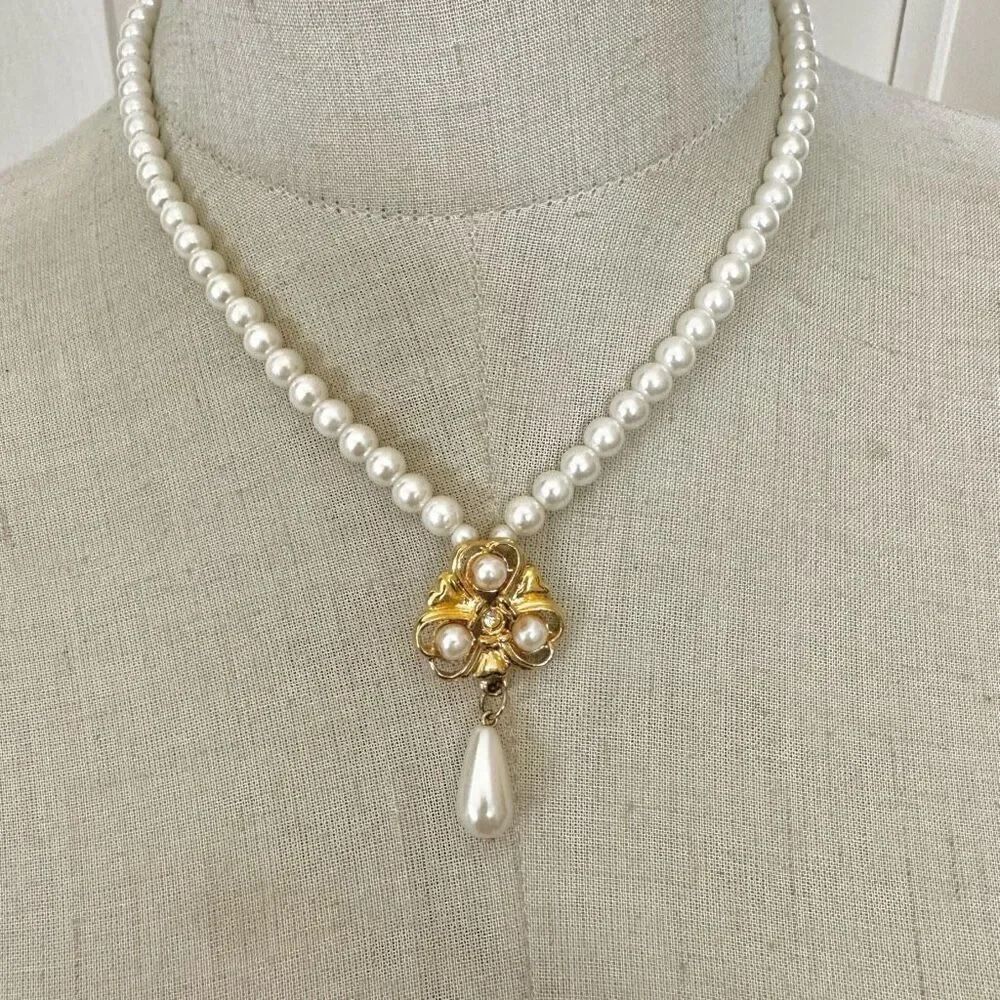 Faux pearl teardrop pendant necklace